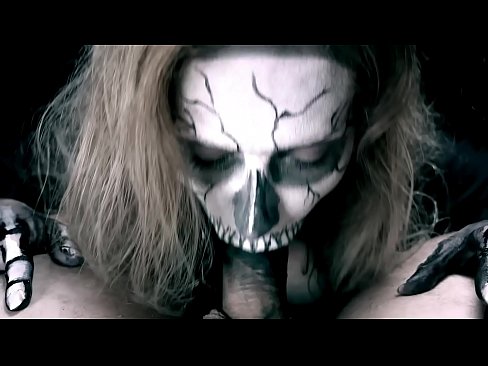 ❤️ Demon djevojka siše kurac svojim crnim ustima i guta spermu. ️❌ Domaći porno na hr.flvporn.ru ☑